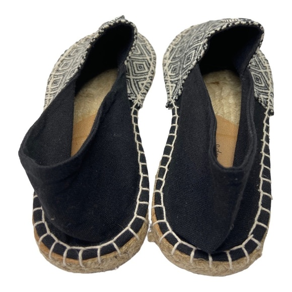 Ginger Snaps Women’s Espadrille Cross Stitching Slip-on Flat Shoes Size 8 NEW - Picture 3 of 12